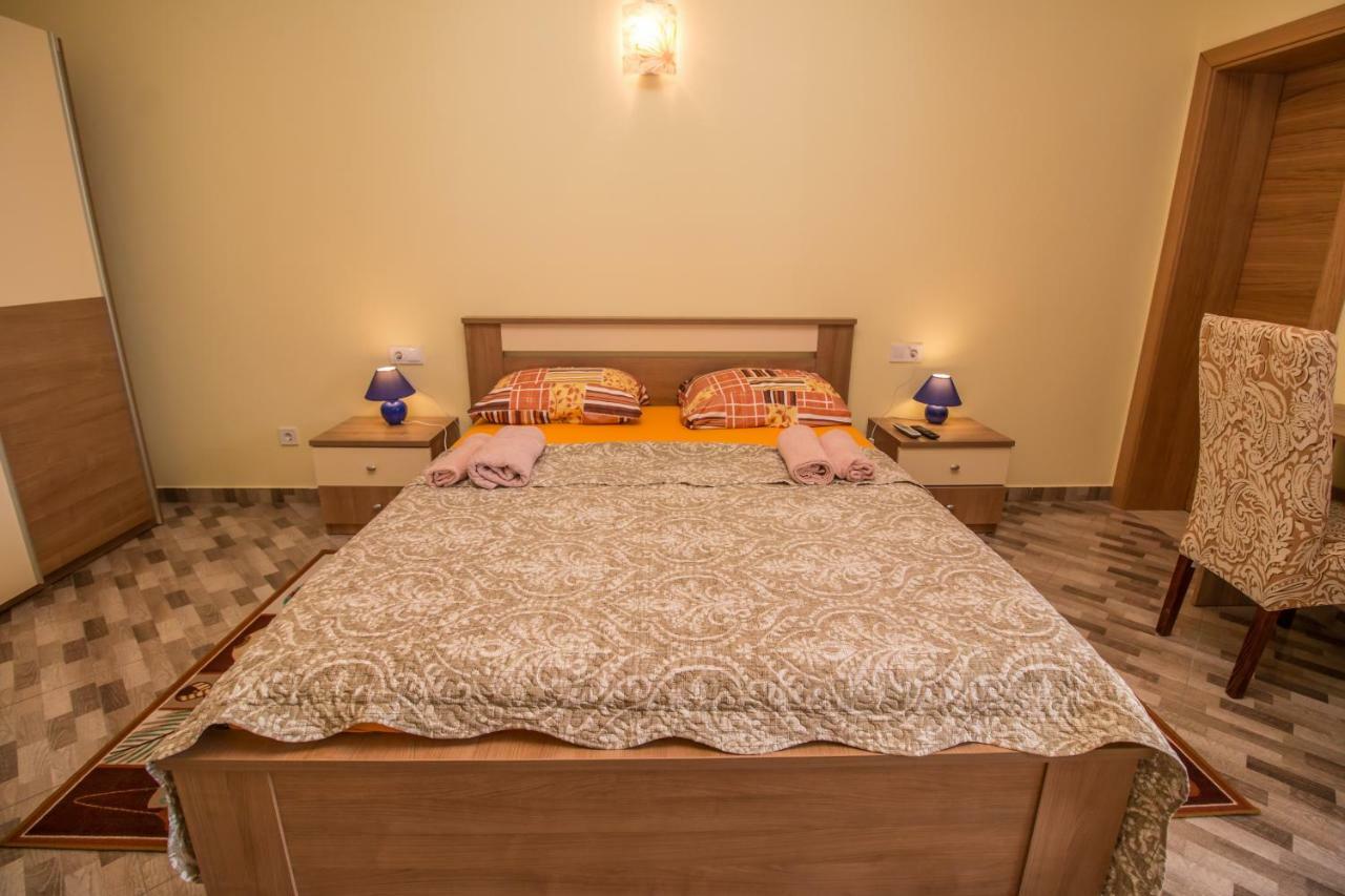 Nice Place Ровінь Екстер'єр фото